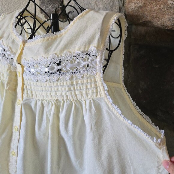 Short Slip in Delicate Yellow - Picture 3 of 9